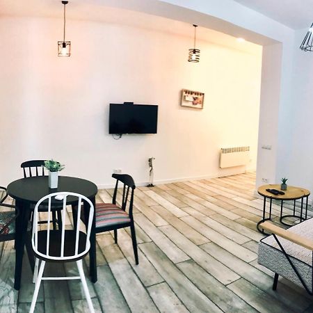 City Center Apartments By Happy Place Tbilisi Esterno foto