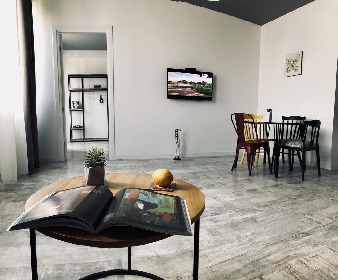 City Center Apartments By Happy Place Tbilisi Esterno foto