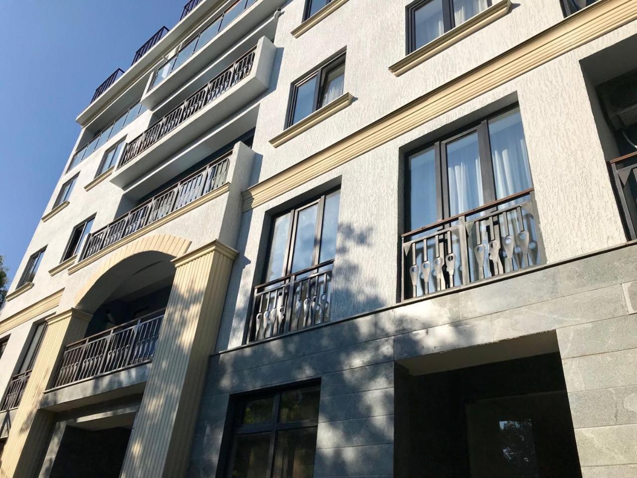 City Center Apartments By Happy Place Tbilisi Esterno foto